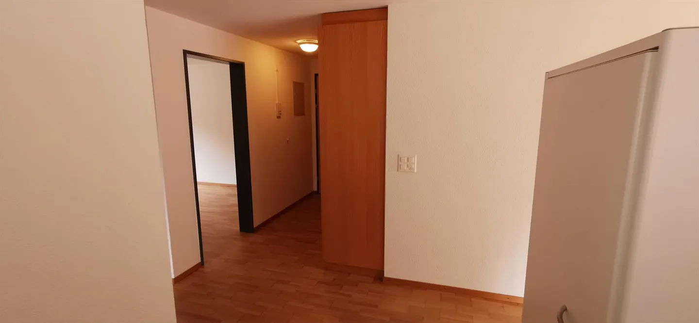 3½-Zimmer-Wohnung im 2. Obergeschoss in Meiringen - Foto 3 di 8