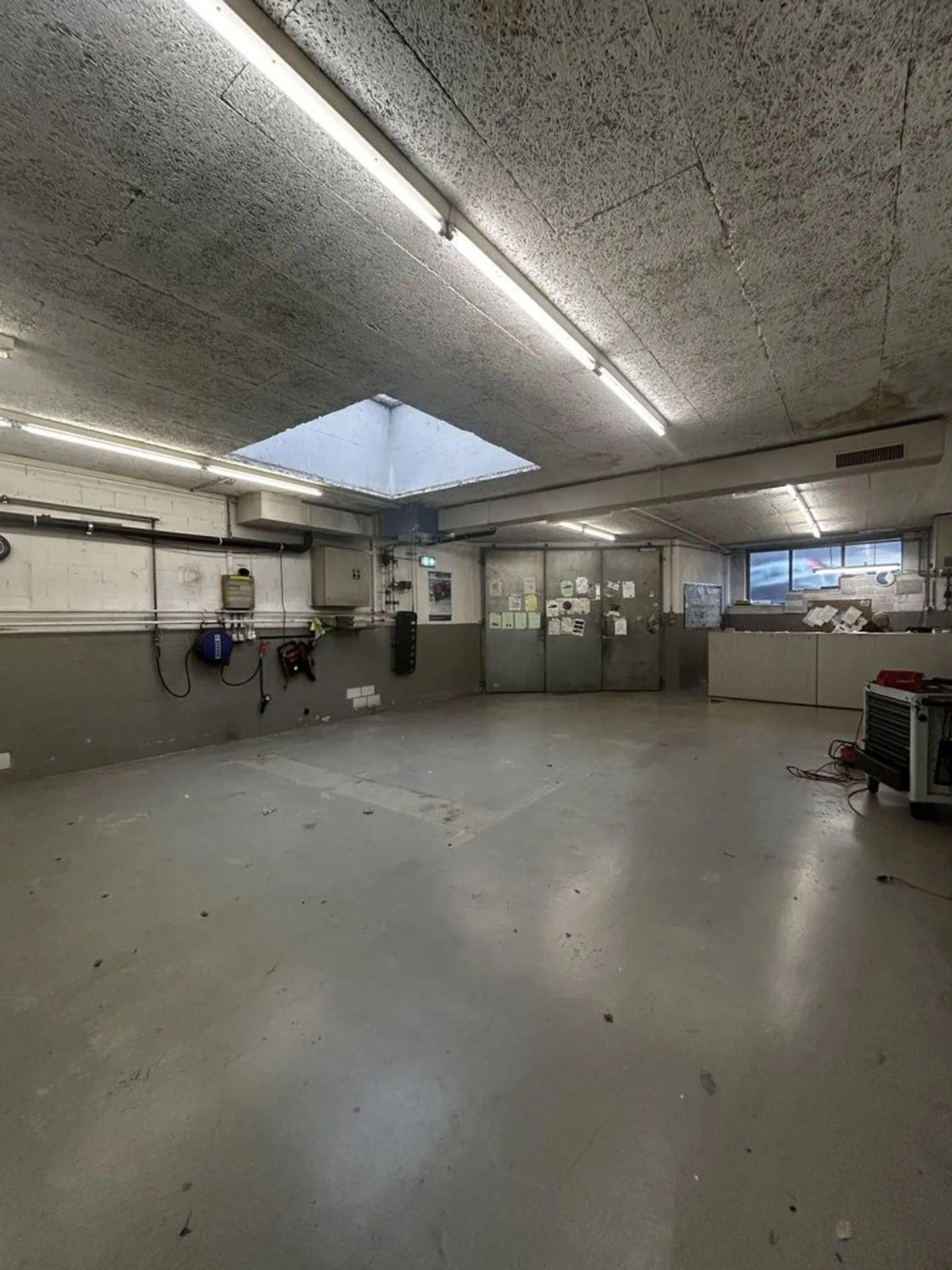 Your new workspace - Spacious and Practical Workshop - Photo 4 of 5