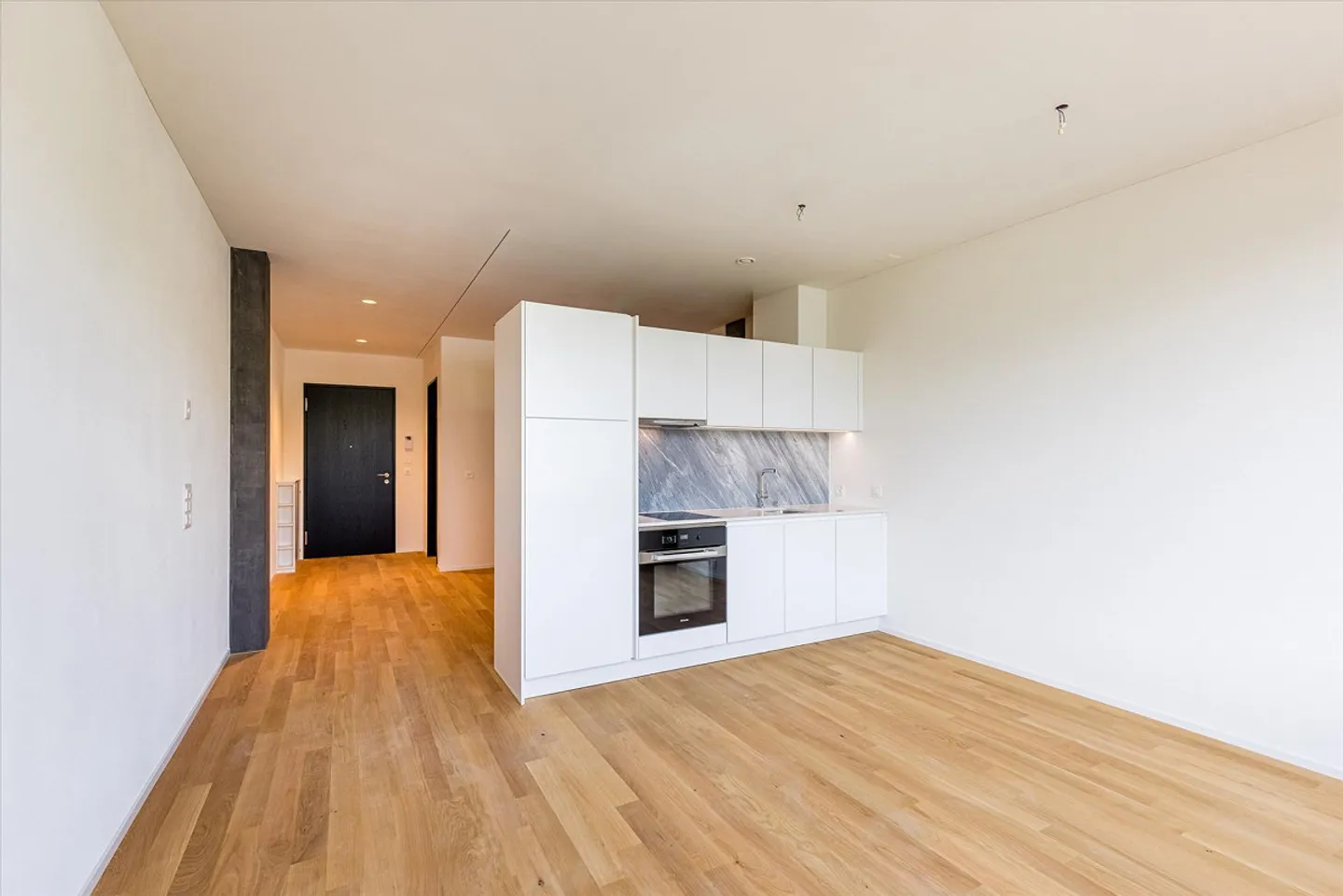 Modernes Apartment im Akara Tower - Foto 3 von 7