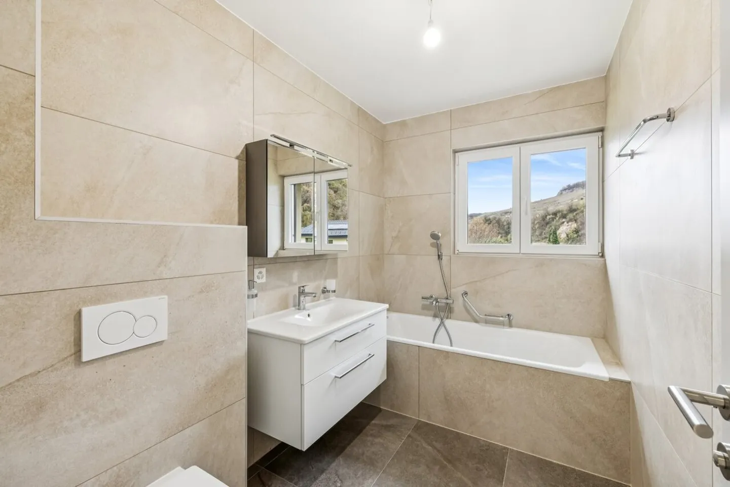 Magnificent new villa in a new neighborhood! - Photo 9 of 13