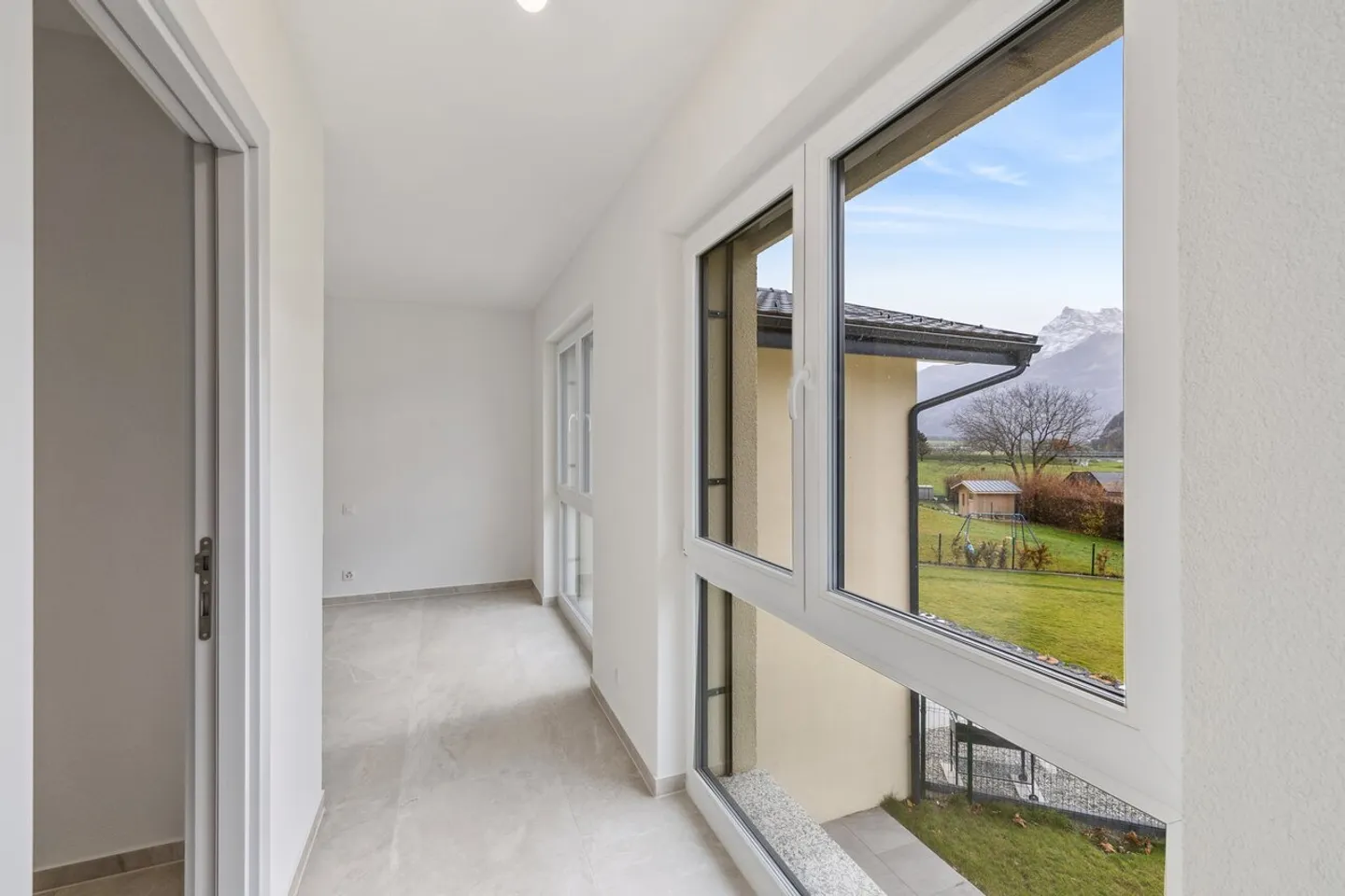 Magnificent new villa in a new neighborhood! - Photo 11 of 13