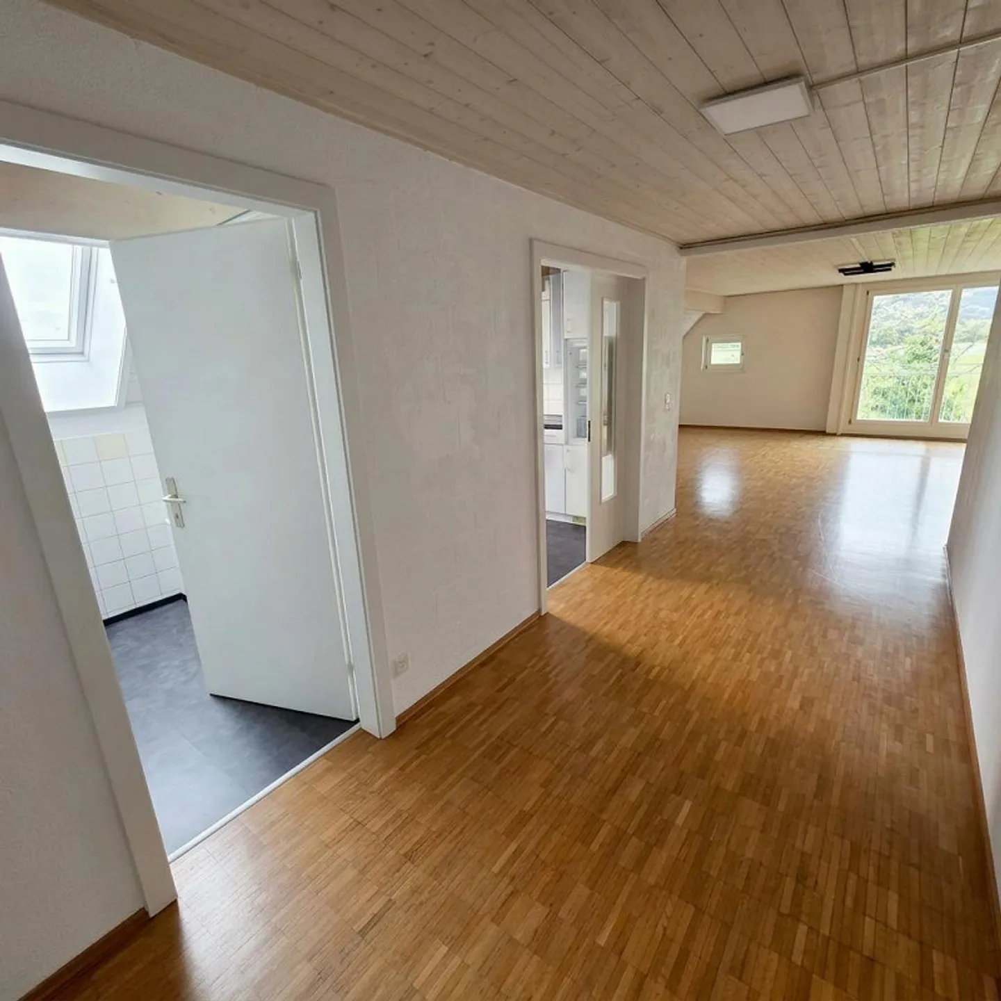 Ampio appartamento di 2,5 stanze con vista - Foto 2 di 9