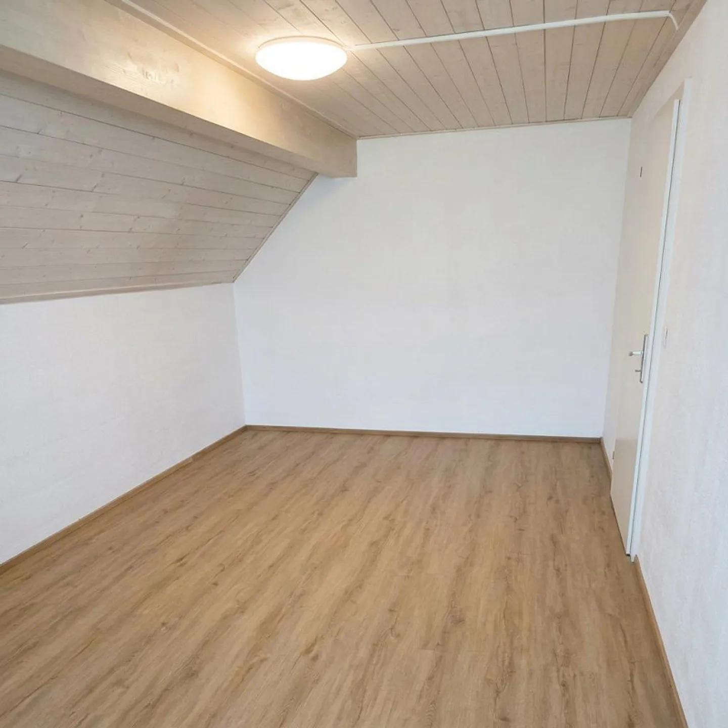 Ampio appartamento di 2,5 stanze con vista - Foto 4 di 9