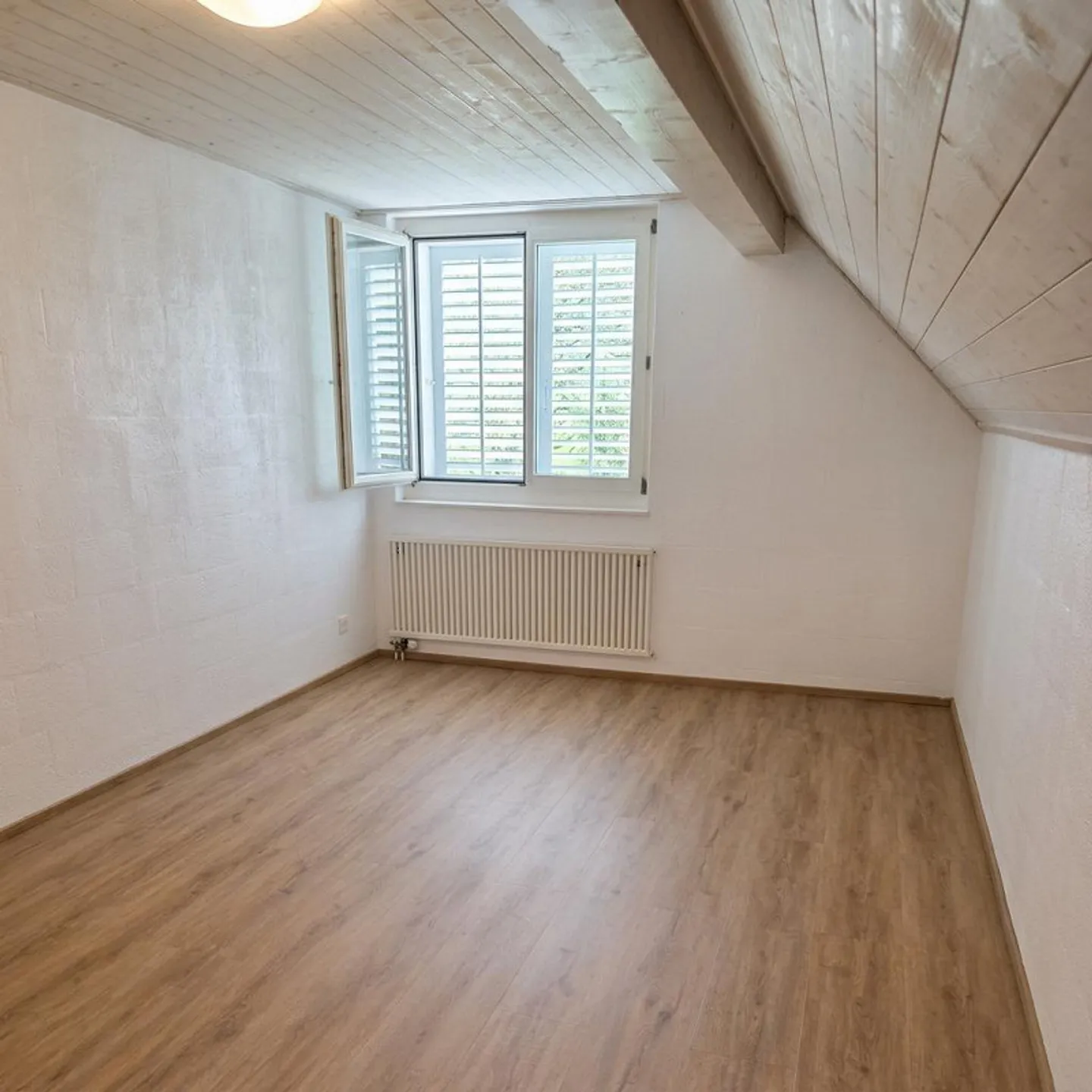 Ampio appartamento di 2,5 stanze con vista - Foto 5 di 9