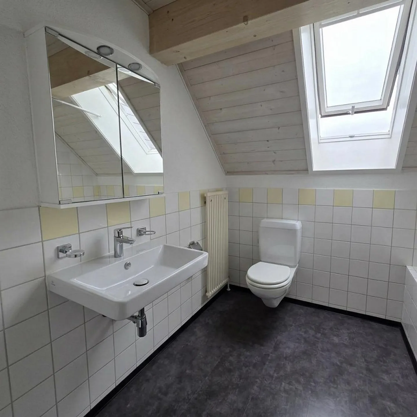 Ampio appartamento di 2,5 stanze con vista - Foto 6 di 9