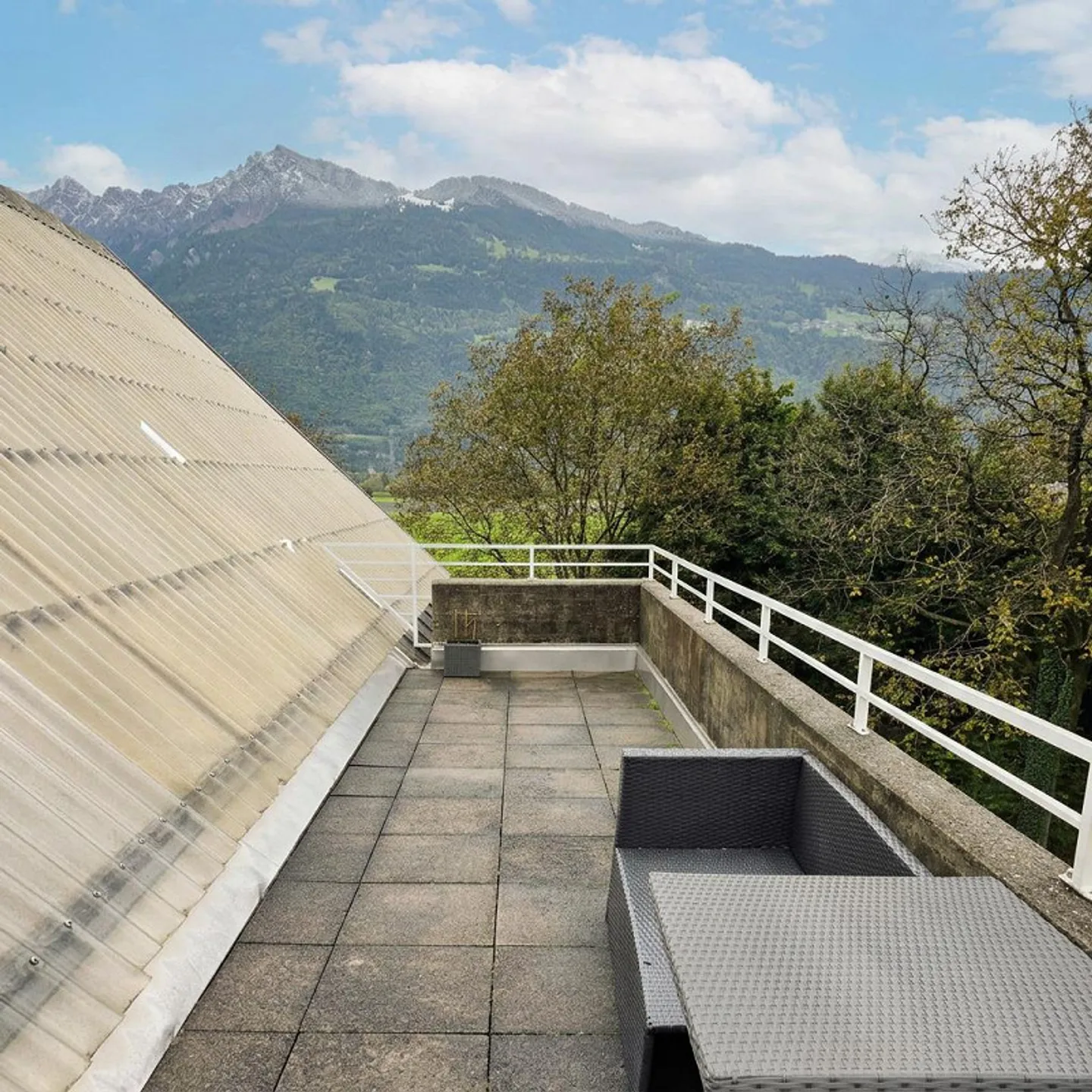 Ampio appartamento di 2,5 stanze con vista - Foto 8 di 9