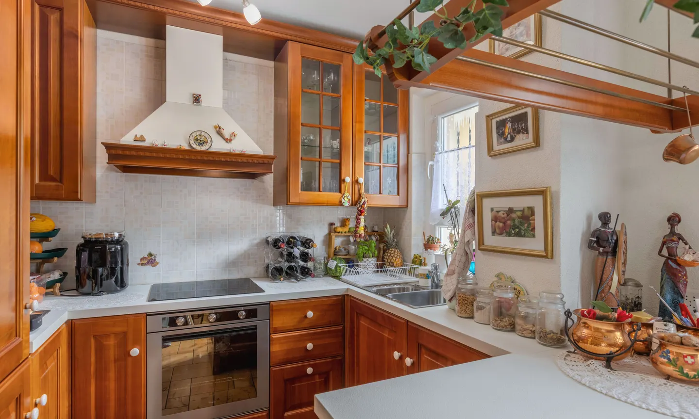 Welcoming and Charming 5.5 Room House with Garden in Medeglia - Photo 3 of 9