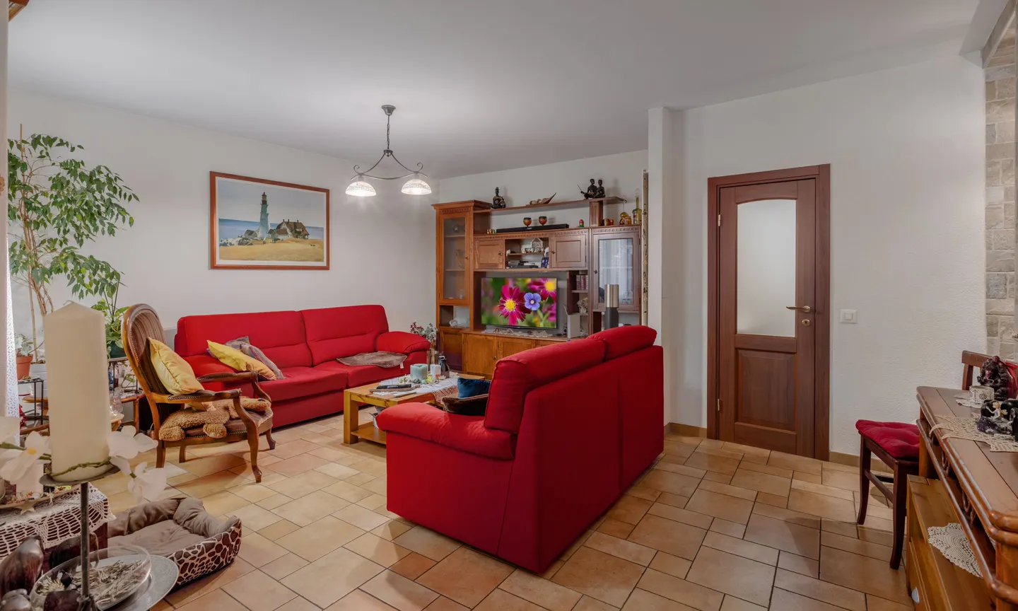 Welcoming and Charming 5.5 Room House with Garden in Medeglia - Photo 4 of 9