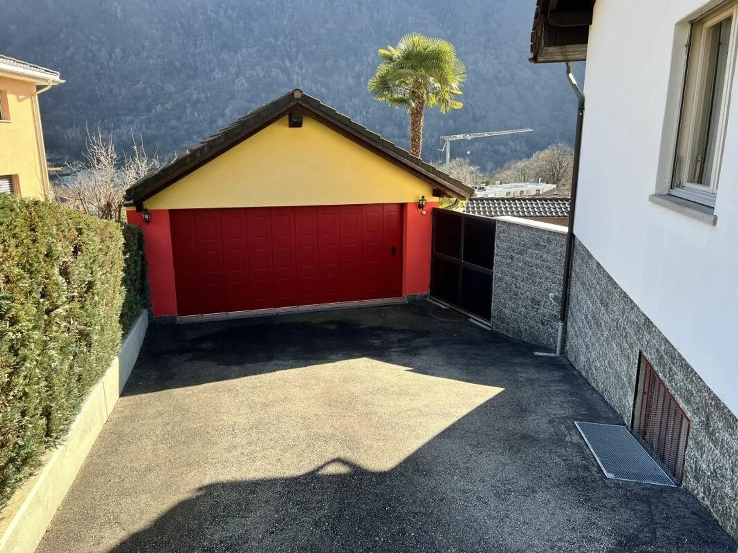 Prestigiosa villa bifamiliare con piscina, dépendance e officina - Foto 21 di 25