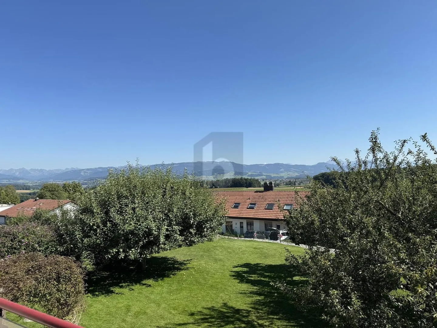 Schöne Familienvilla mit Garten - Foto 2 von 6