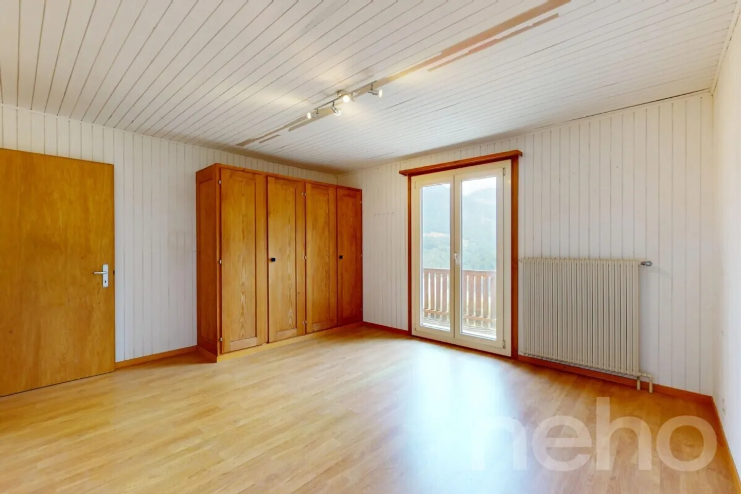 Vista panoramica e fascino autentico: Un chalet da reinventare - Foto 11 di 13