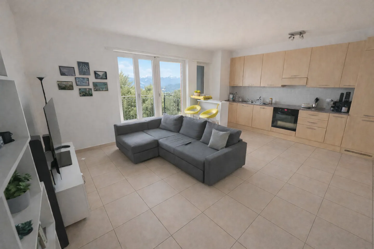 Appartement Charmant avec Vue sur le Lac - Photo 2 sur 9