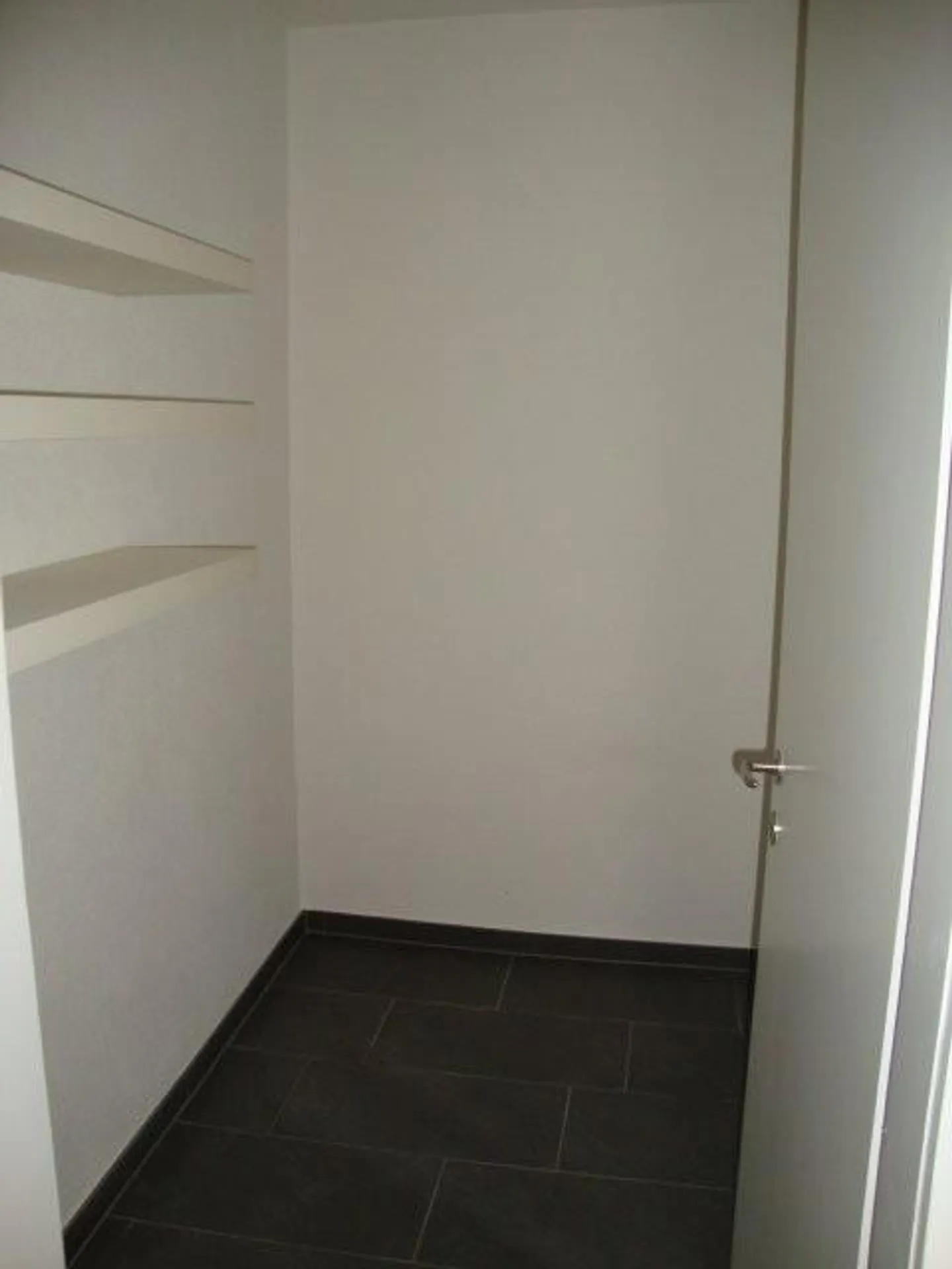 Bell'appartamento luminoso, limitato fino al 31.03.2207 - Foto 2 di 9