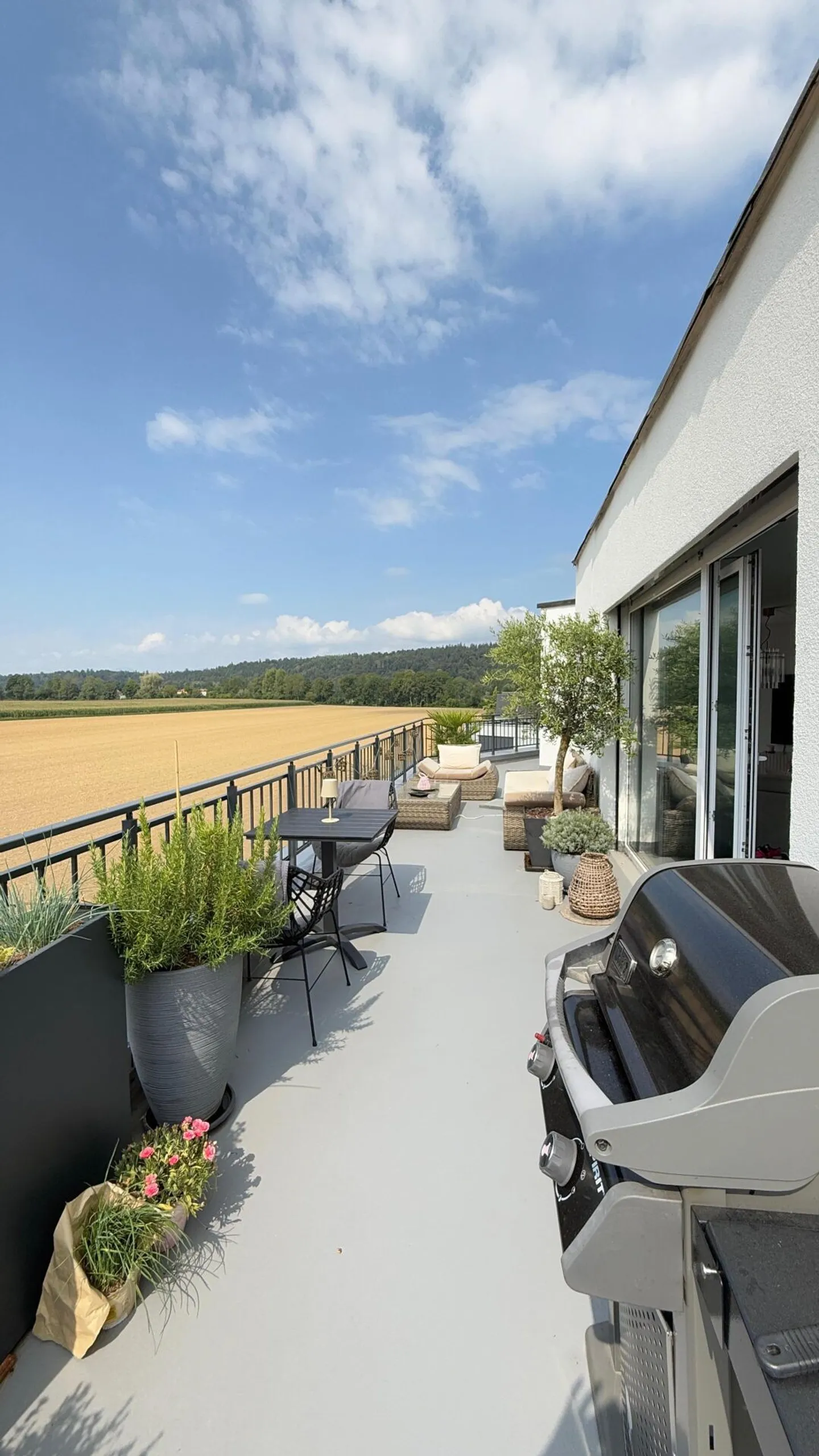 Appartamento attico di 4,5 stanze con bella terrazza e vista! - Foto 1 di 14