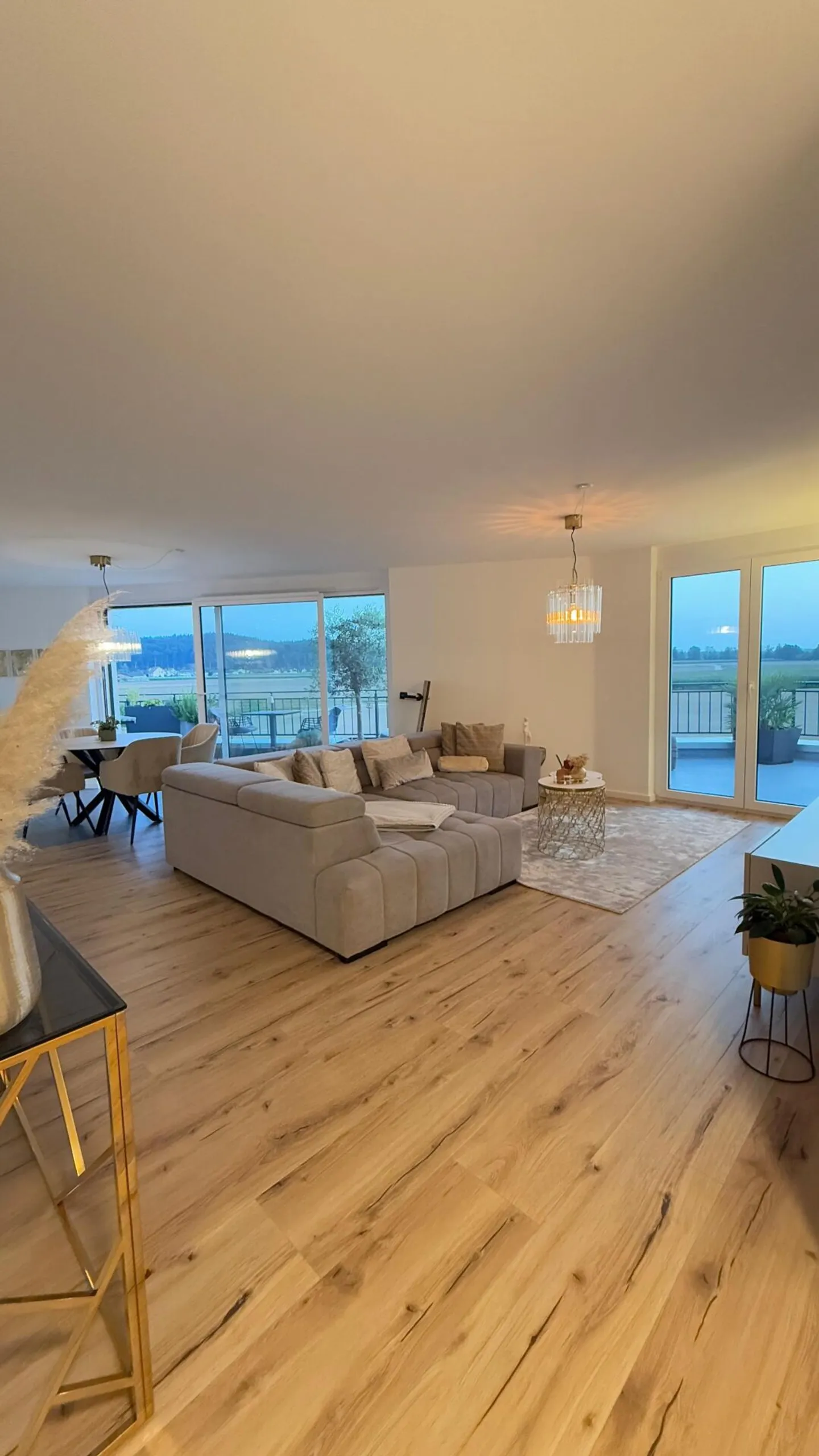 Appartamento attico di 4,5 stanze con bella terrazza e vista! - Foto 4 di 14