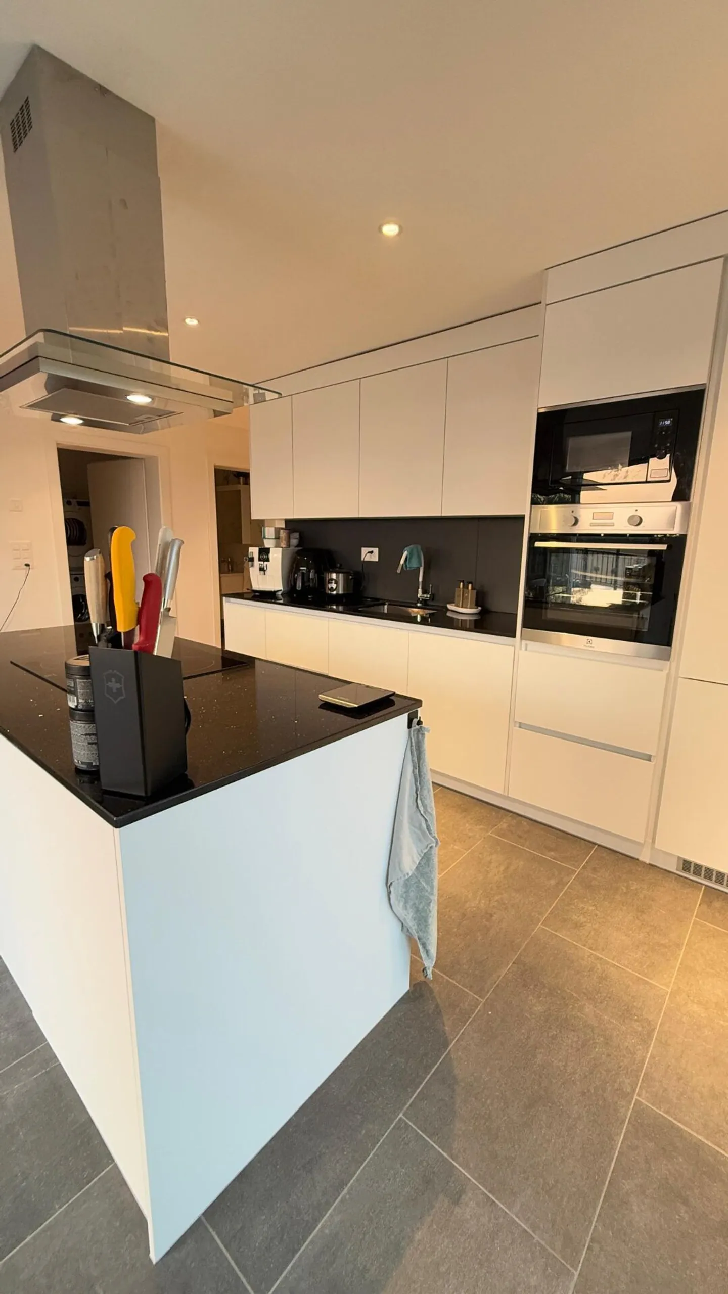Appartamento attico di 4,5 stanze con bella terrazza e vista! - Foto 11 di 14