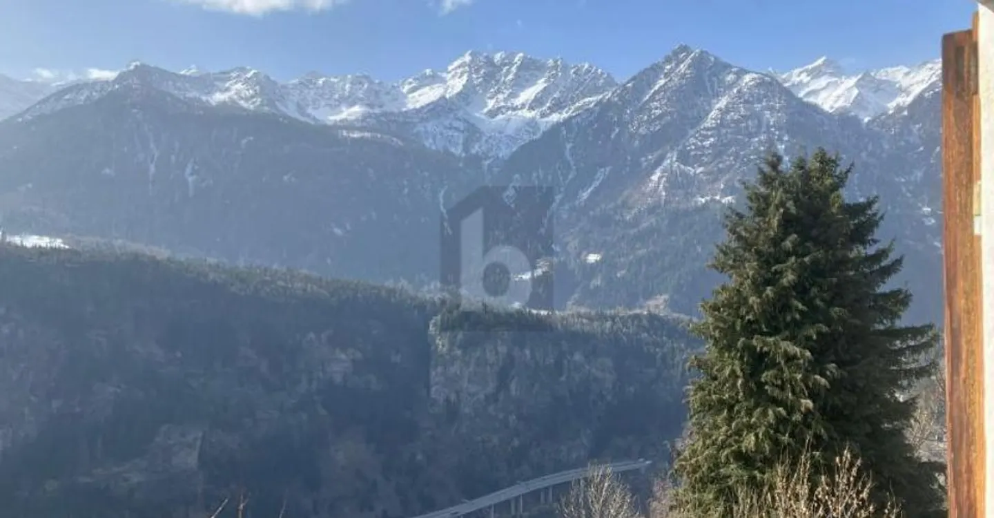 CHARMANT ET ENSOLEILLÉ AVEC VUE - Photo 2 sur 3