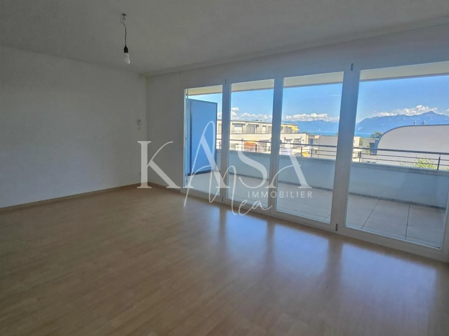 Duplex with Stunning Lake Views - Photo 8 of 12