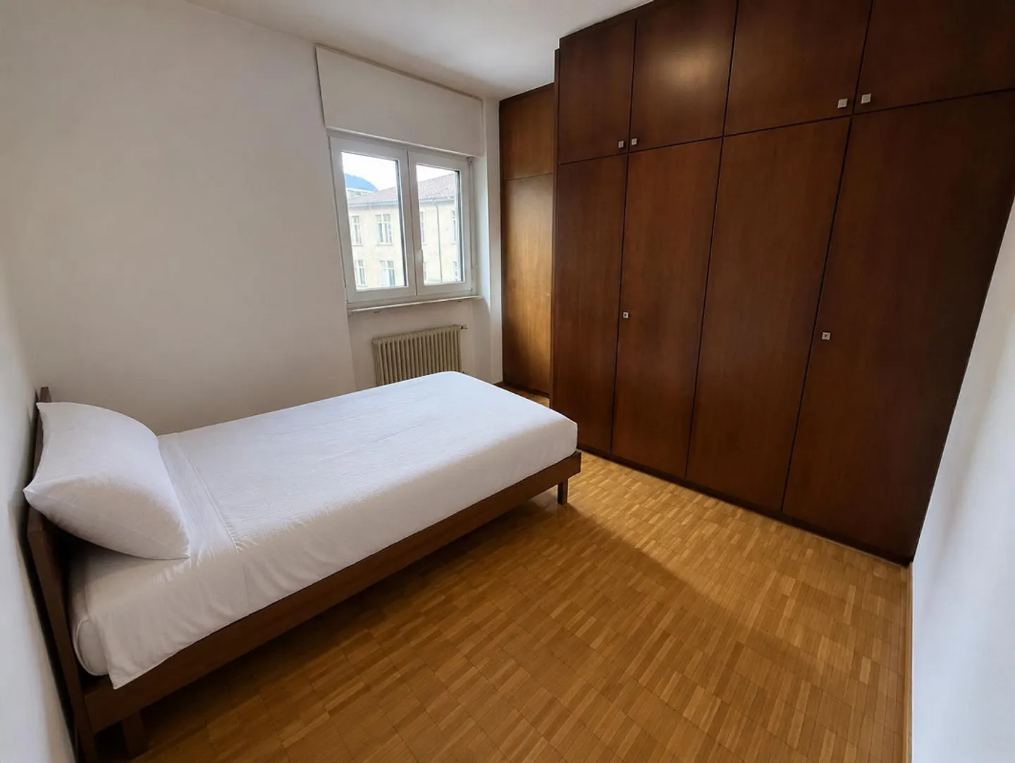 Appartement 2.5 pièces confortable dans un quartier pratique - Photo 3 sur 6