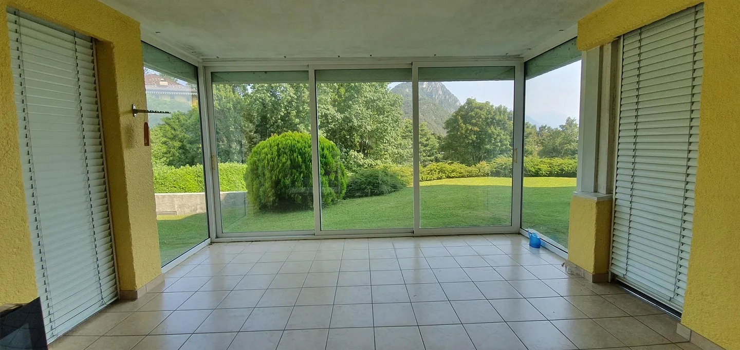 Very spacious, surrounded by the greenery of the Carona hill - Photo 11 of 12