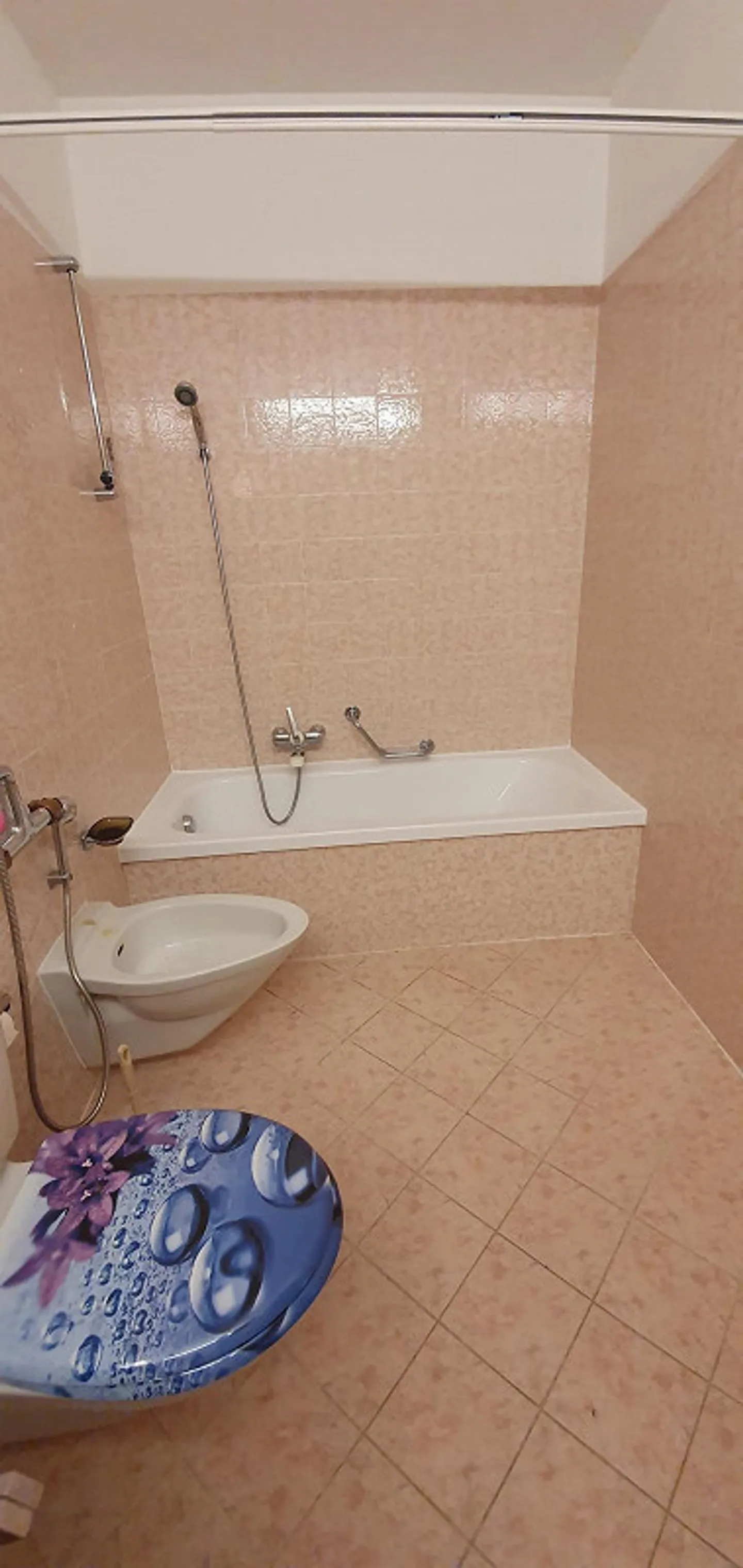 Very spacious, surrounded by the greenery of the Carona hill - Photo 7 of 12