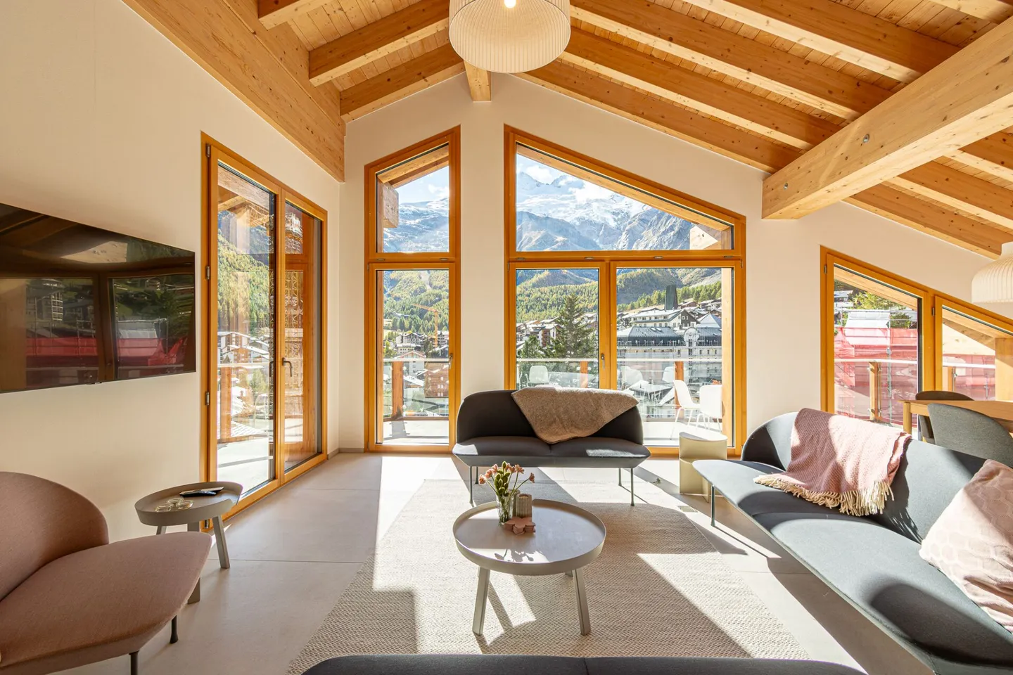 L'anniversaire des 40 ans de Last Christmas de WHAM! a été enregistré dans ce penthouse ; venez voir pourquoi ! - Photo 1 sur 50