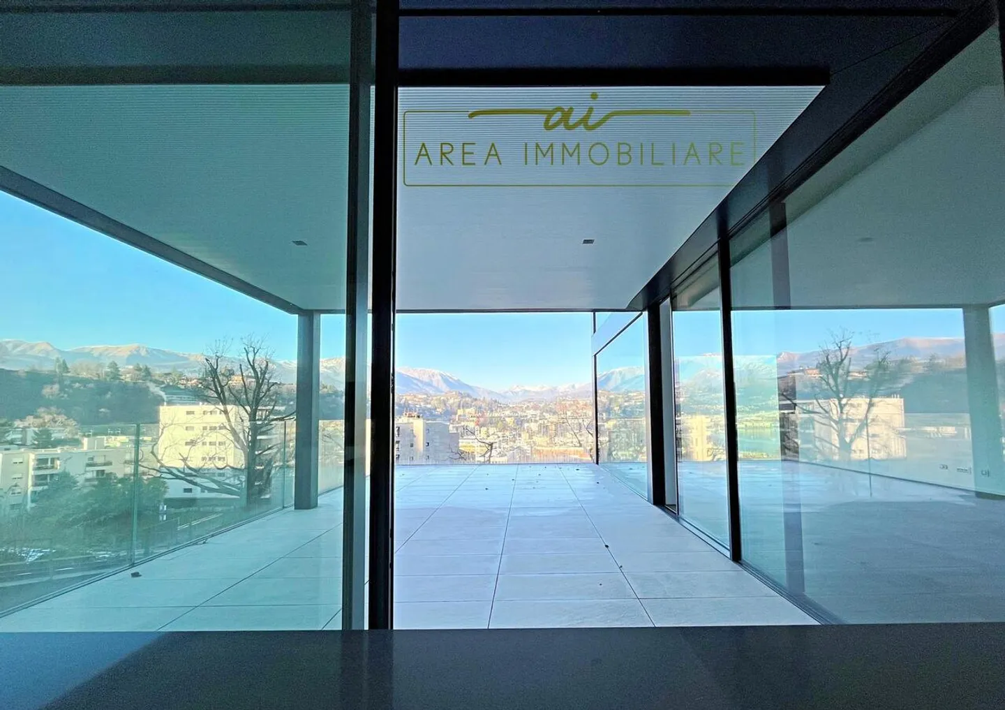 NEW 4.5-ROOM PENTHOUSE WITH LAKE VIEW IN PARADISO - Photo 8 of 13