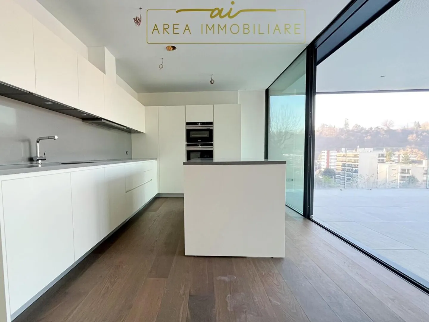 NEW 4.5-ROOM PENTHOUSE WITH LAKE VIEW IN PARADISO - Photo 11 of 13