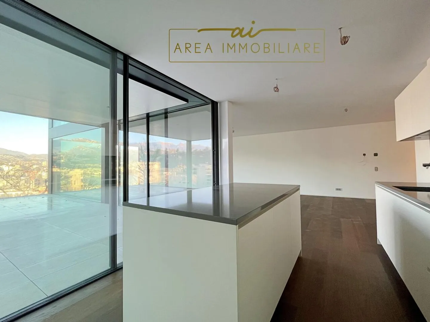 NEW 4.5-ROOM PENTHOUSE WITH LAKE VIEW IN PARADISO - Photo 12 of 13