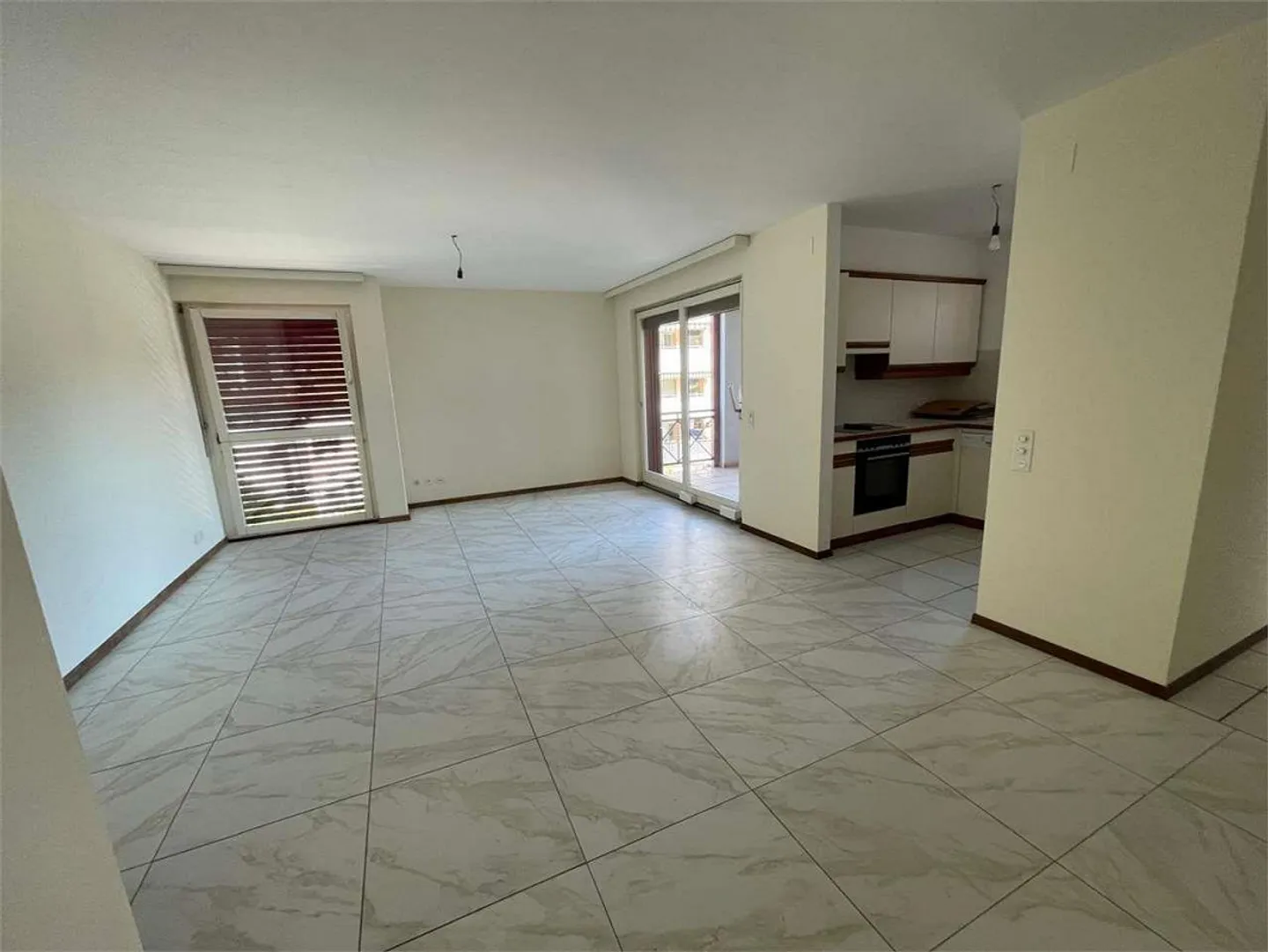 Zu vermieten: 3,5-Zimmer-Wohnung in Agno renoviert - Foto 2 von 5