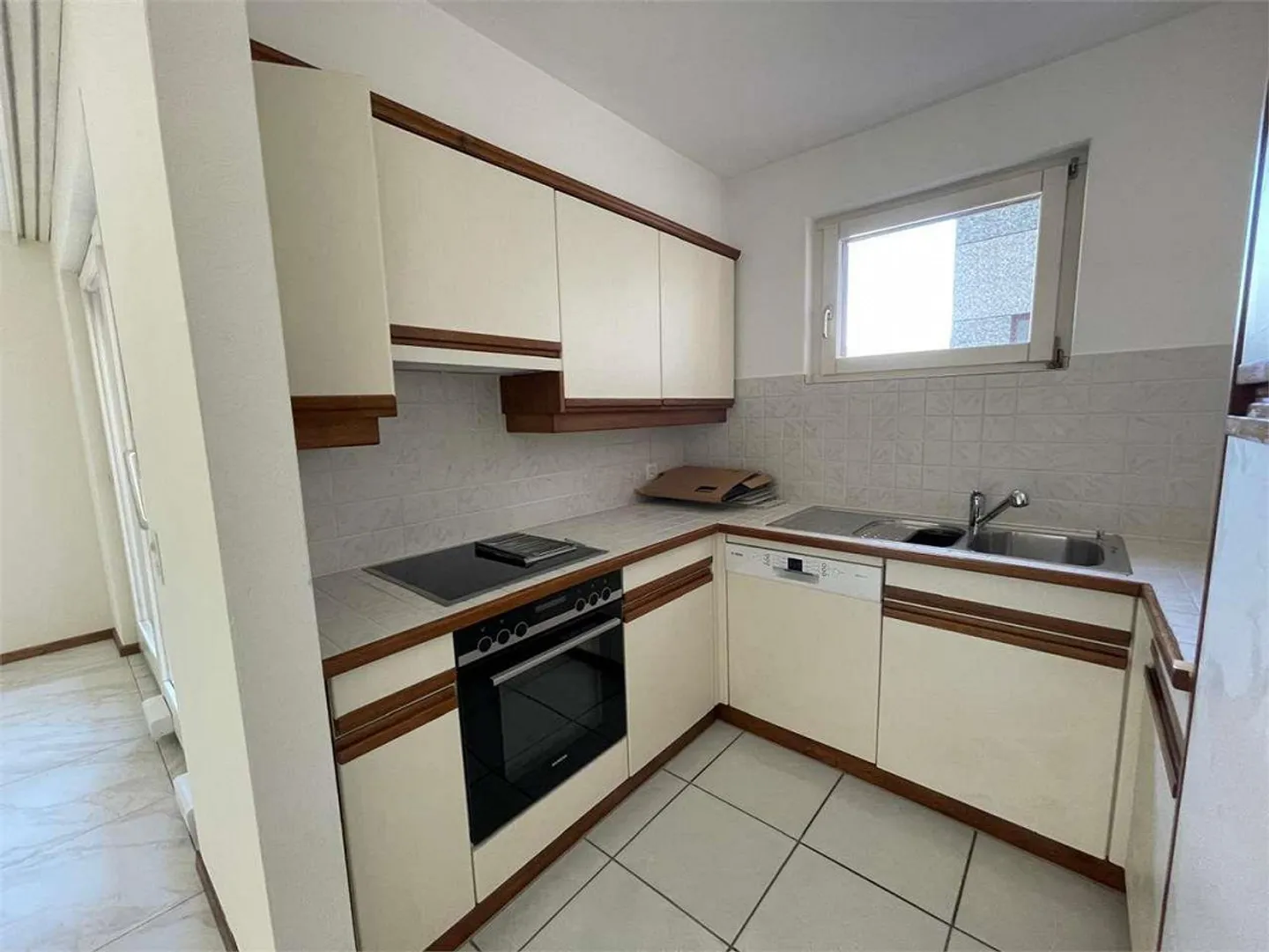 Zu vermieten: 3,5-Zimmer-Wohnung in Agno renoviert - Foto 3 von 5