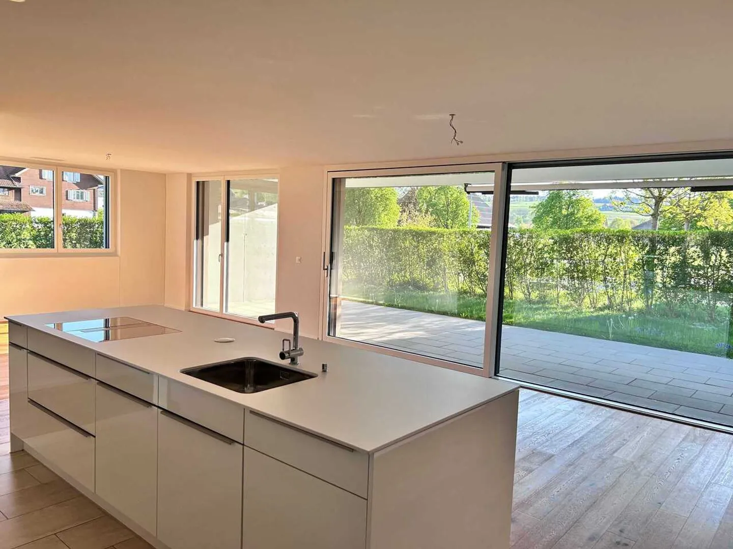 Appartamento giardino sostenibile di 4,5 stanze con comfort moderno - Foto 3 di 13
