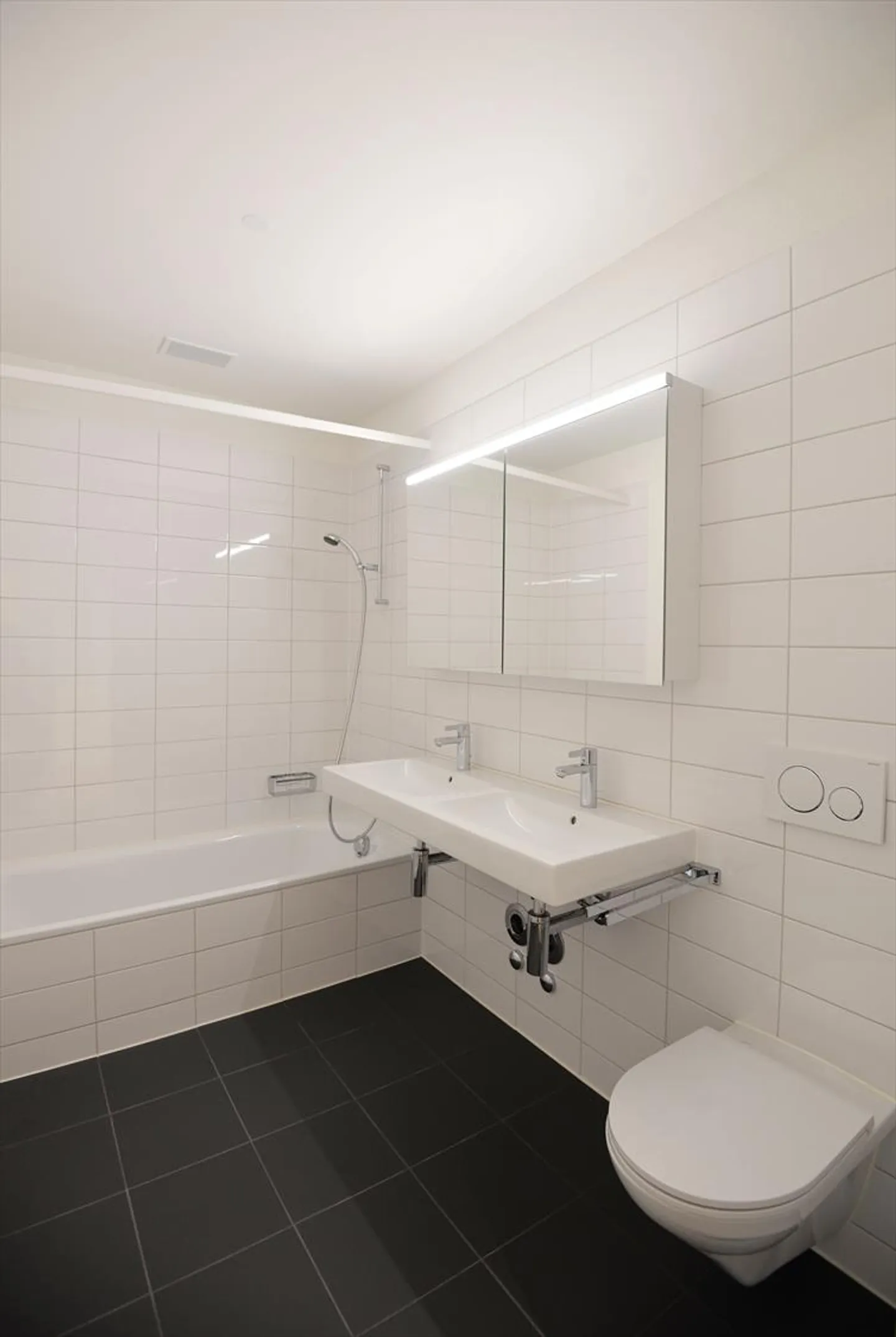 Nouveau bâtiment Ankenbüel Appartement confortable et ensoleillé! - Photo 11 sur 13