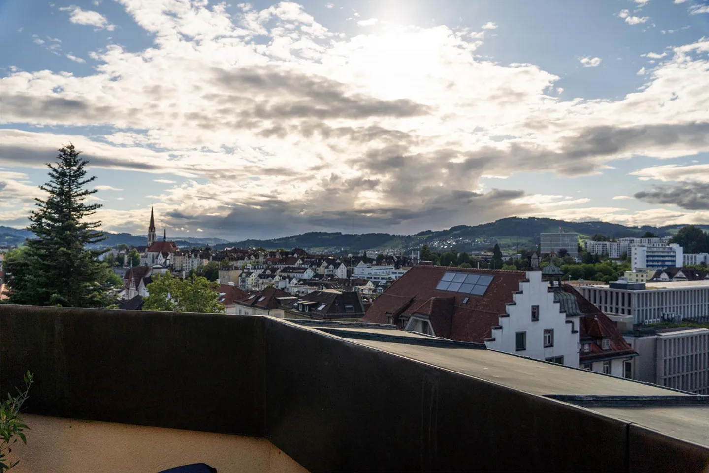 Penthouse spacieux avec vue sur la ville - Photo 1 sur 12