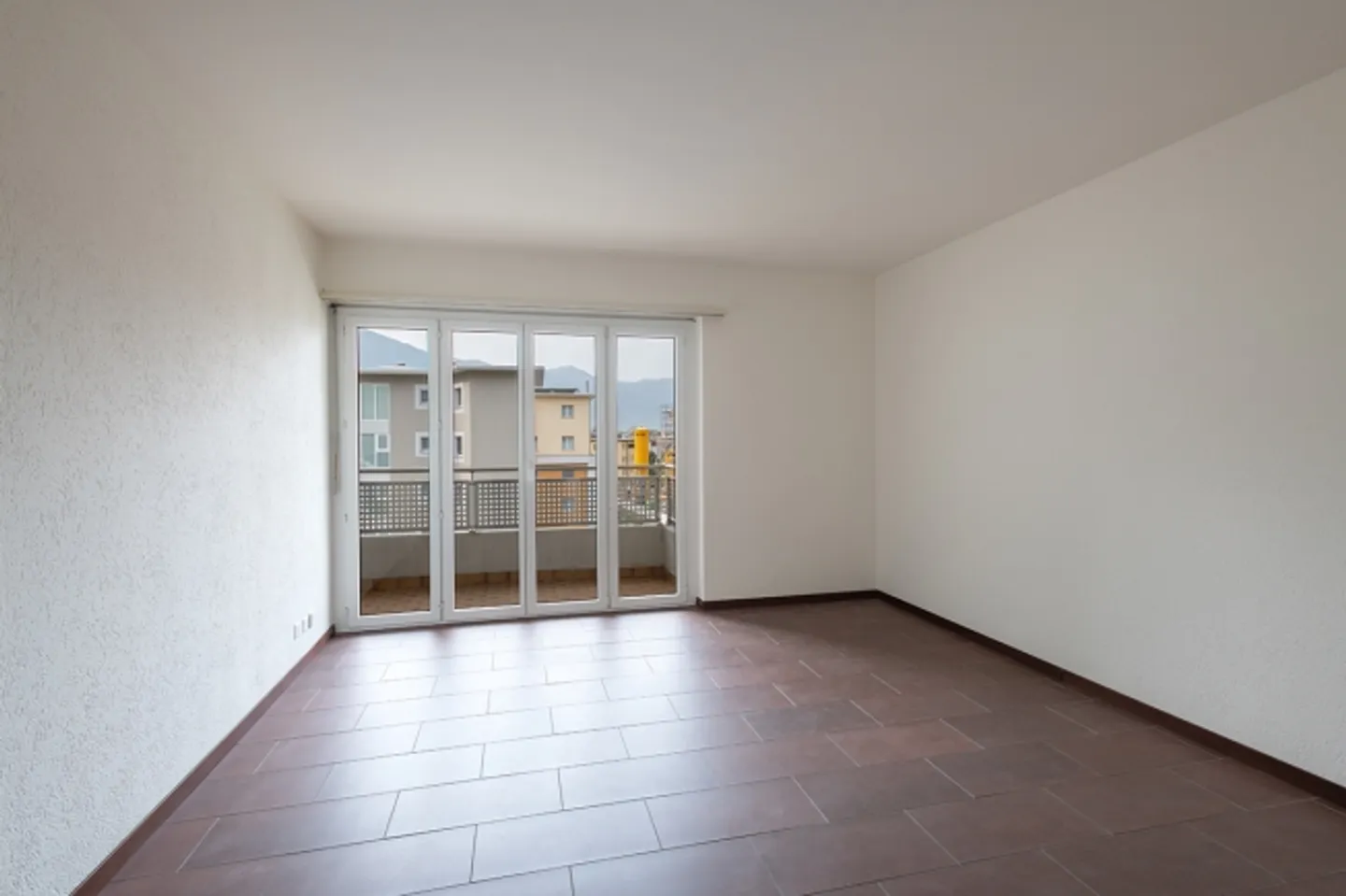 Tranquille petit loin du centre - Photo 2 sur 10