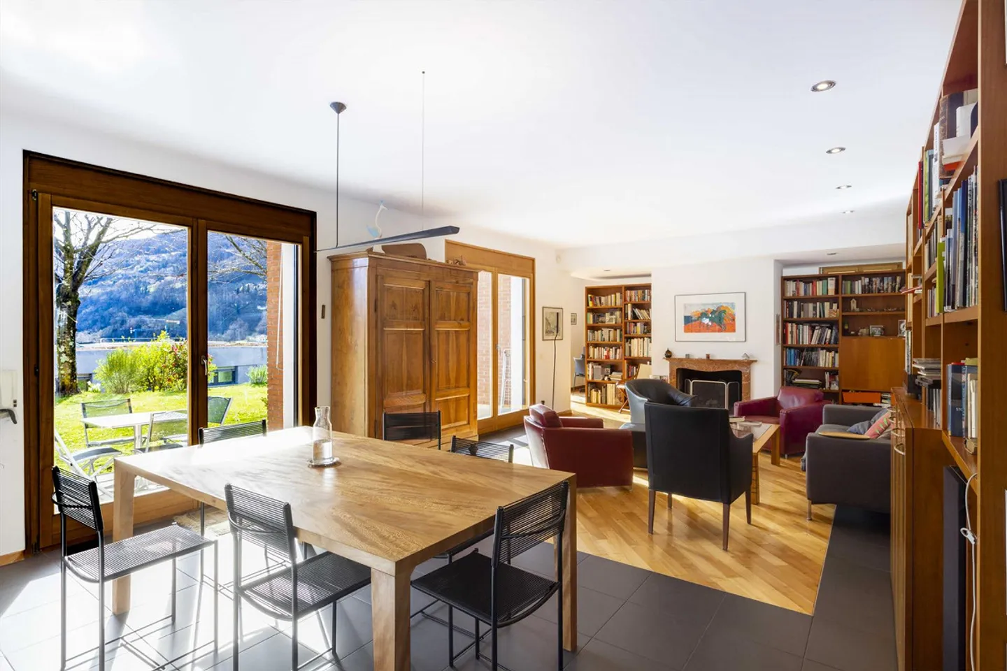 Large Villa 6.5 Rooms with 300 m² Garden in Bioggio - Photo 2 of 12