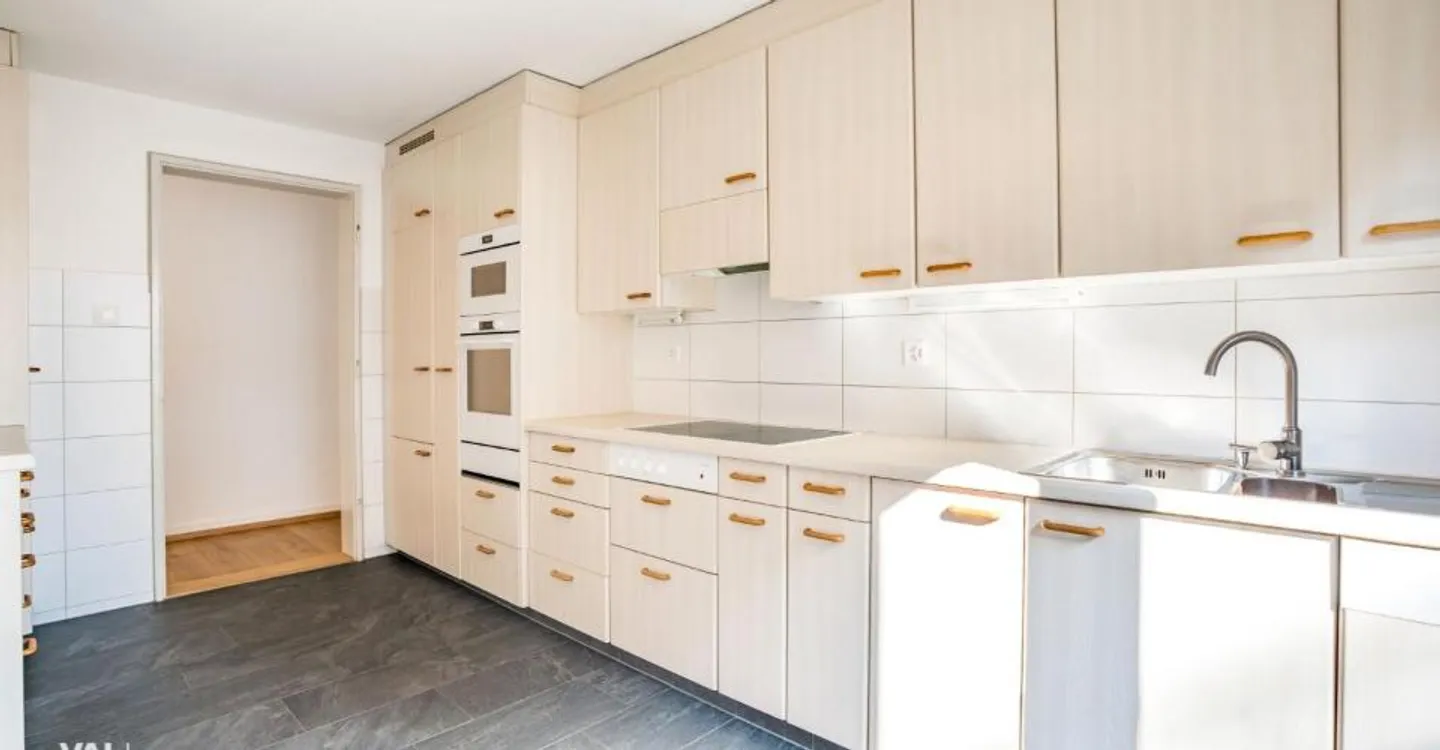 Appartement 6.5 pièces directement à la gare de Brig! - Photo 4 sur 13