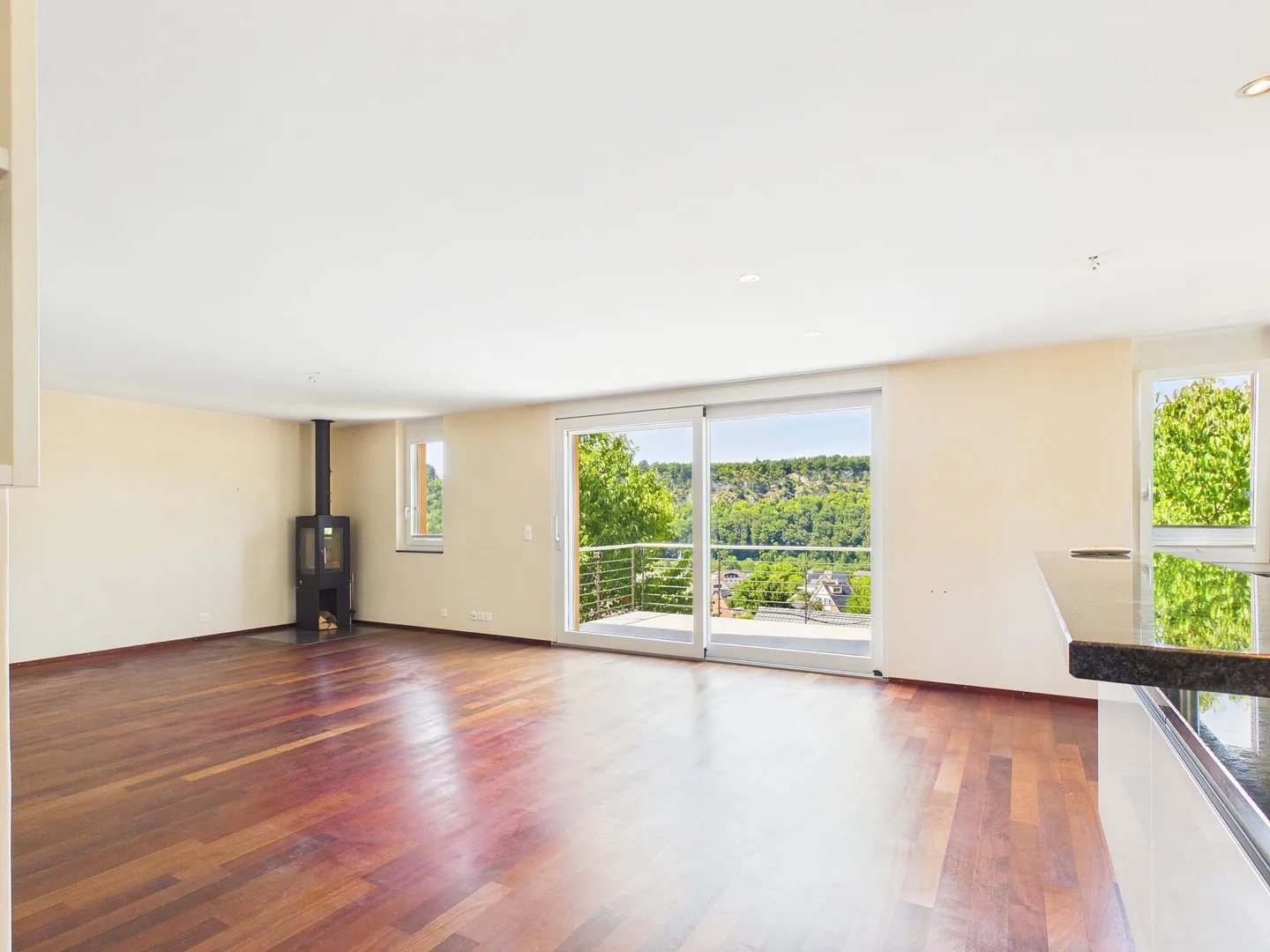 Vie ouverte avec beaucoup d'espace et vue dégagée - Photo 2 sur 12