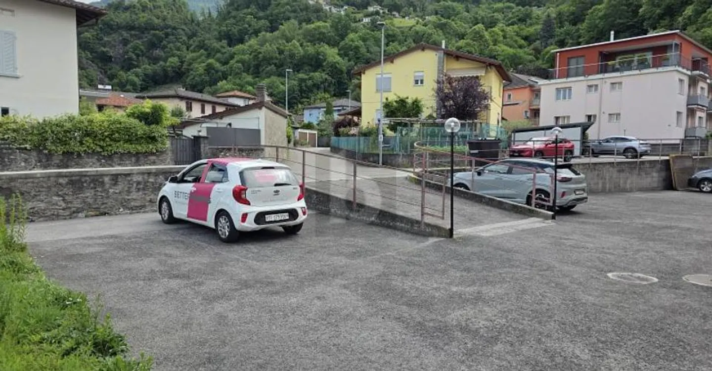 IMMEUBLE EN ENTIER AVEC BEAUCOUP DE POTENTIEL - Photo 2 sur 6