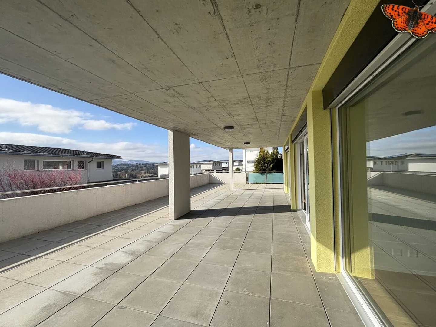 Appartement spacieux avec grande terrasse - Photo 12 sur 15