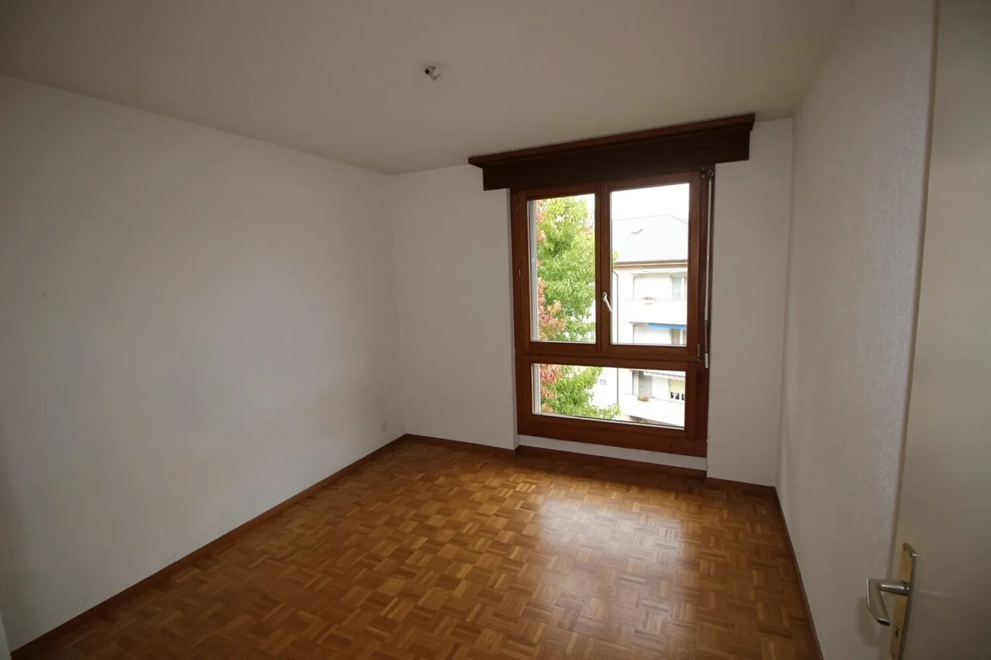 Appartement Charmant avec Vue Jardin - Photo 9 sur 13