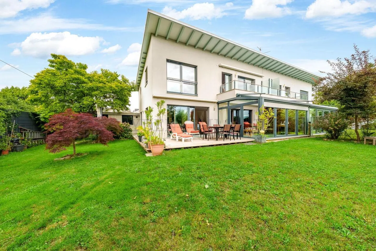 Maison bifamiliale Minergie avec magnifique jardin bordé d'arbres ! - Photo 3 sur 12