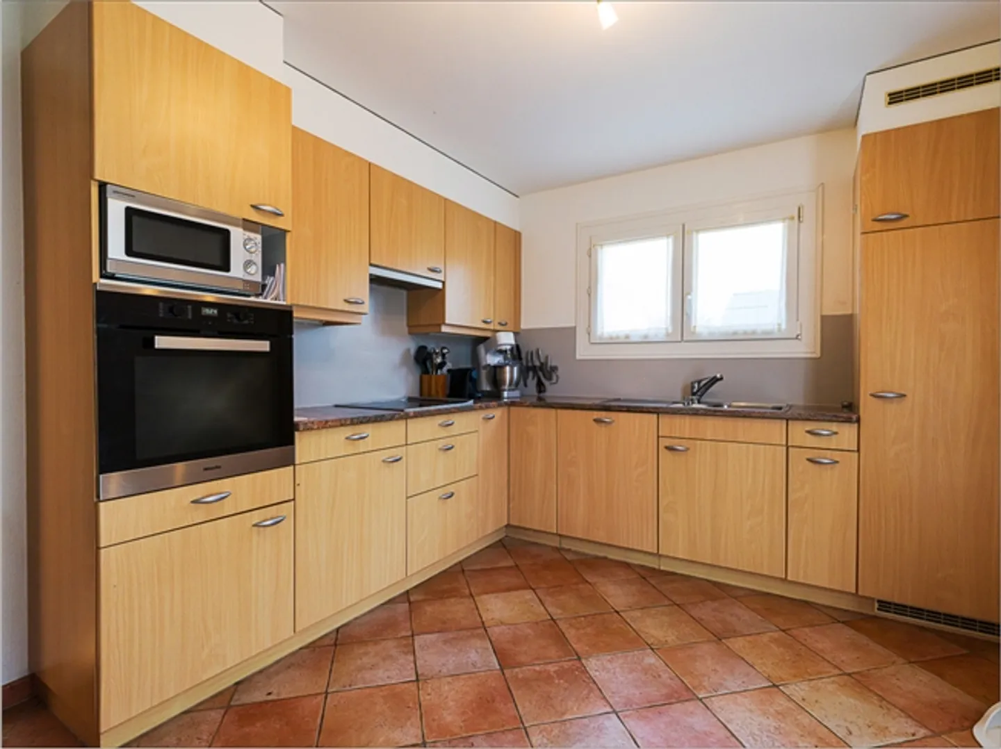 IN VENDITA BELLISSIMA CASA SEMI-INDIPENDENTE SEPARATA DA GARAGE - Foto 8 di 20