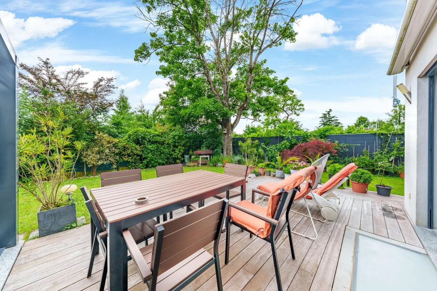 Maison bifamiliale Minergie avec magnifique jardin bordé d'arbres ! - Photo 4 sur 12