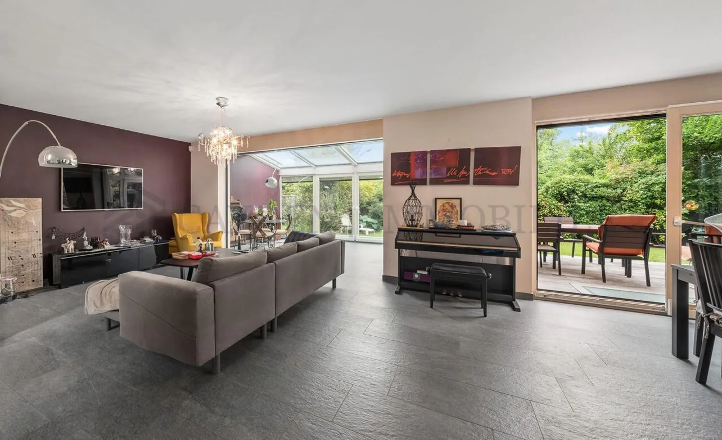 Maison bifamiliale Minergie avec magnifique jardin bordé d'arbres ! - Photo 6 sur 12