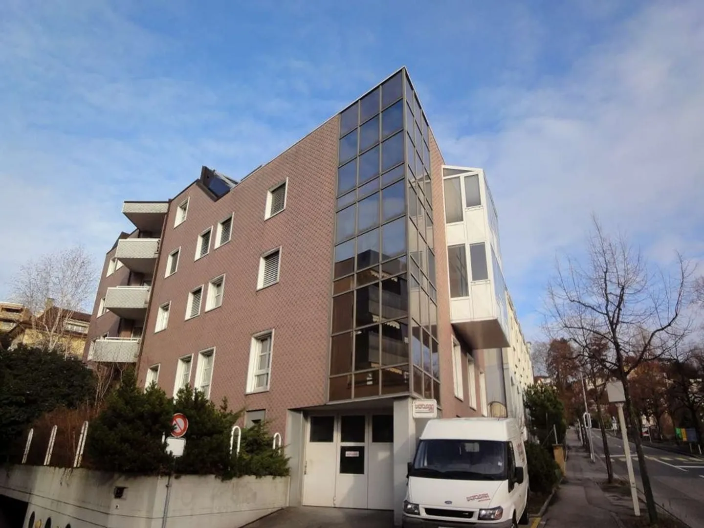 Office space for rent - Photo 1 of 10