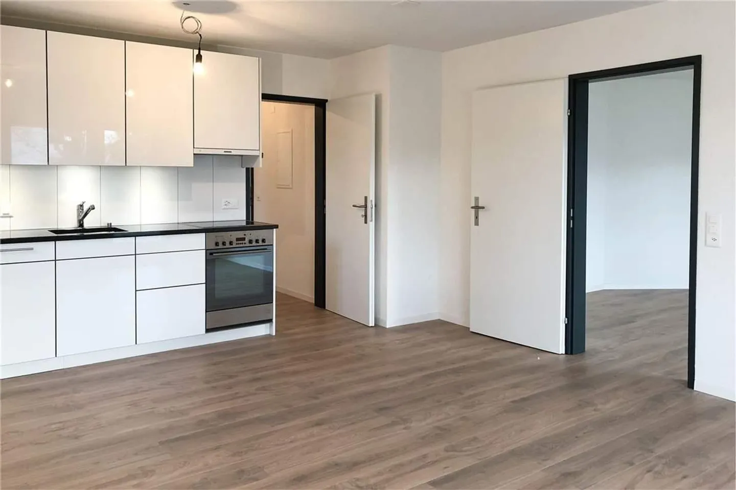 Appartement moderne de 3 pièces dans un emplacement calme - Photo 1 sur 8