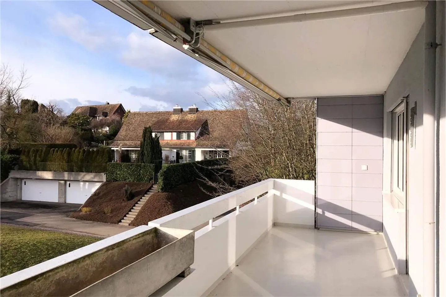 Appartement moderne de 3 pièces dans un emplacement calme - Photo 2 sur 8