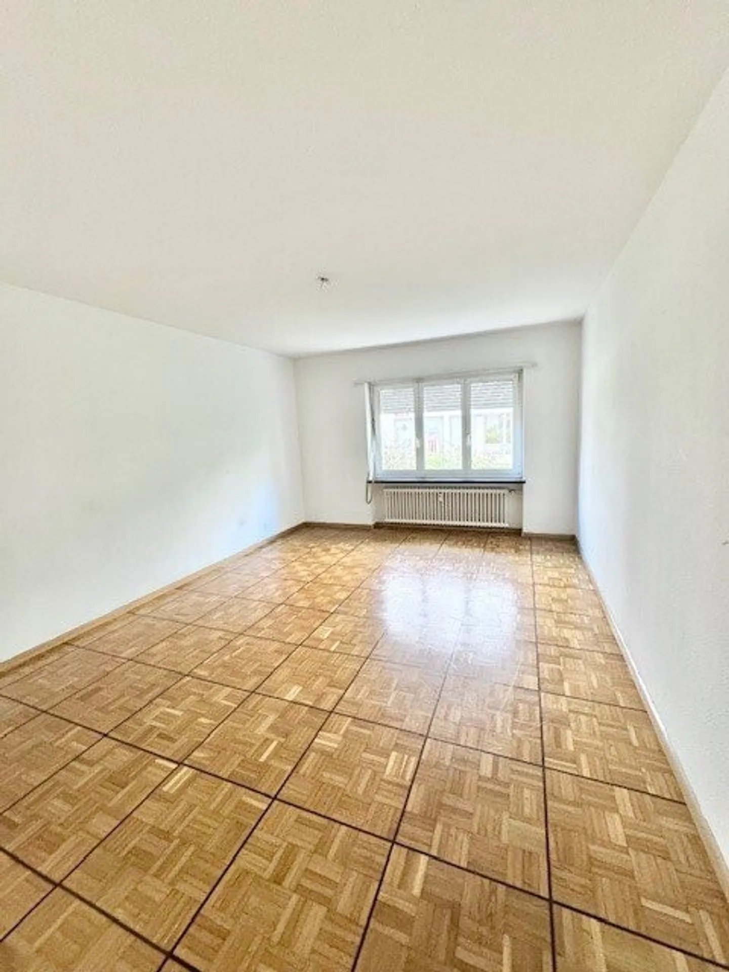 Spacious 2.5-room apartment - Photo 2 of 7