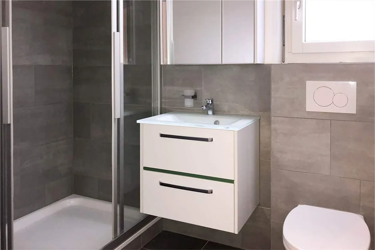 Appartement moderne de 3 pièces dans un emplacement calme - Photo 3 sur 8